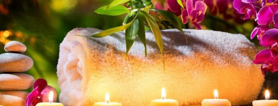 massage towel and candles